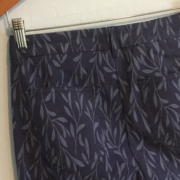Navy blue loose-fit stretch slacks with leaf design - Picture 3 of 4